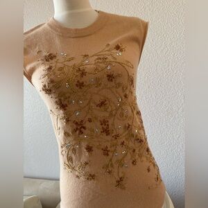 IlSLI Embroidered Floral Tan Top. 100% Cashmere